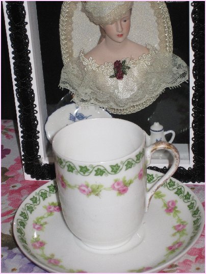 Cup & Saucer Set